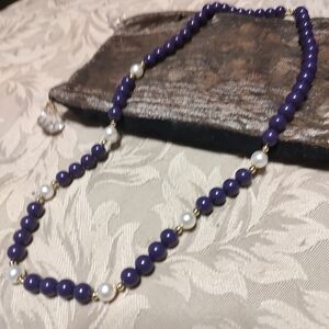 🪻💜🪻 Lovely Vtg Grape Orchid Royal Purple & Ivory Faux Pearl Beaded Necklace